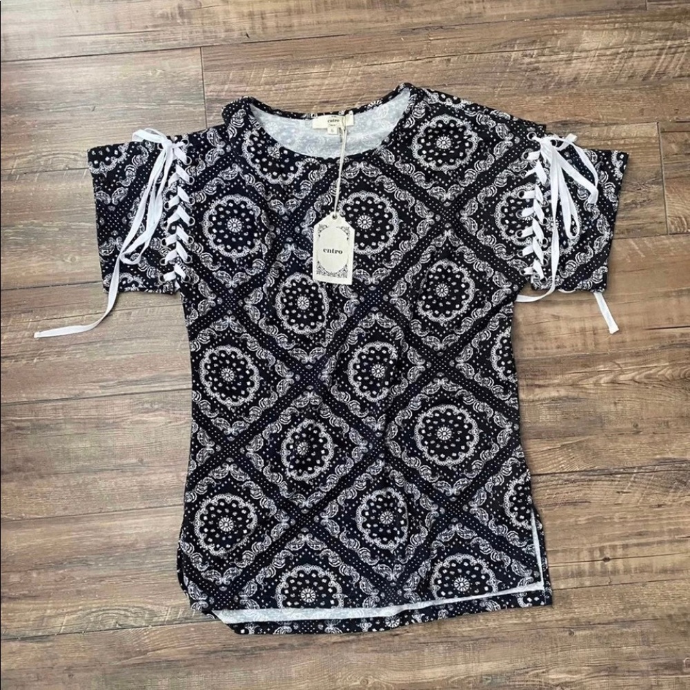Short sleeve top with laced sleeve detail